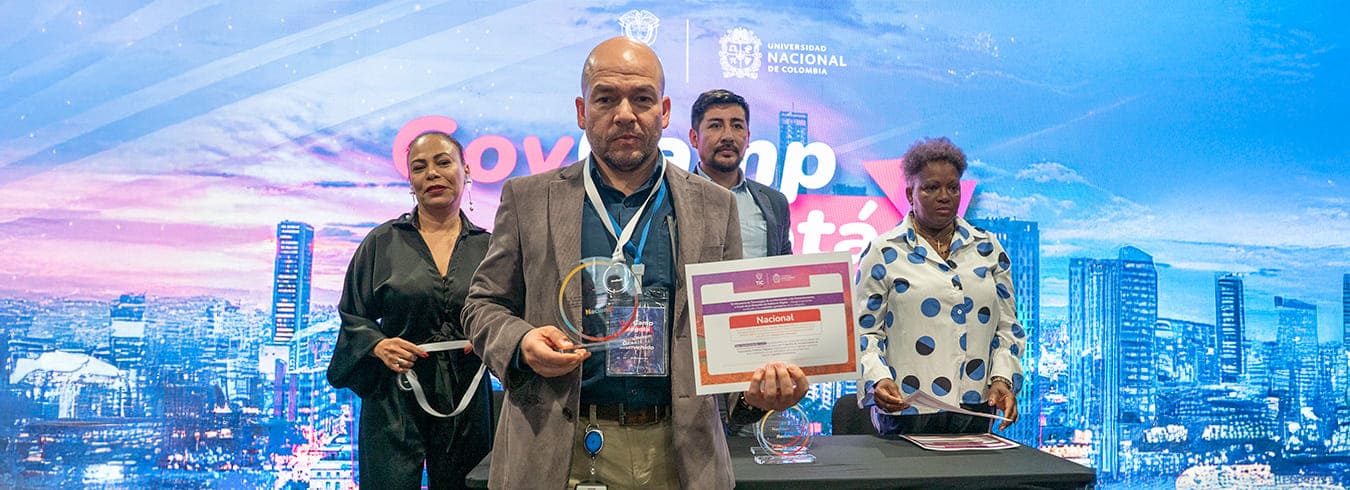 foto director DGTIC en concurso MINTIC