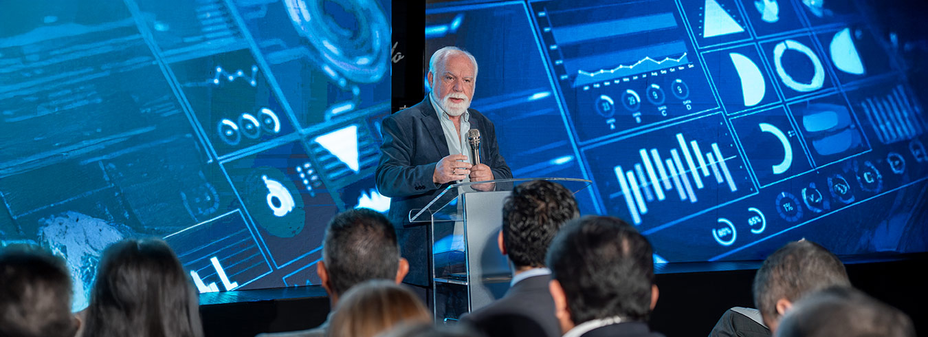 foto presentacion del director ADRES de la sala de  inteligencia